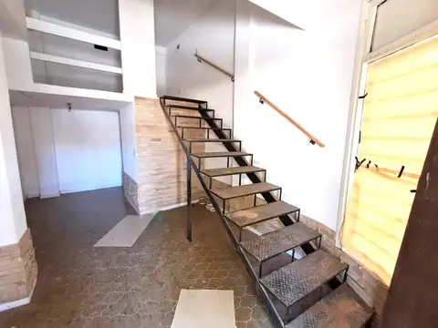 Local Comercial a 3 cuadras del mar con amplio entre-piso!