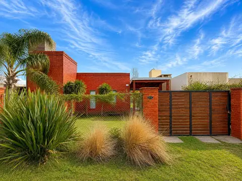 Casa en venta  de 1 dormitorio , Acequias del Aire , Roldan