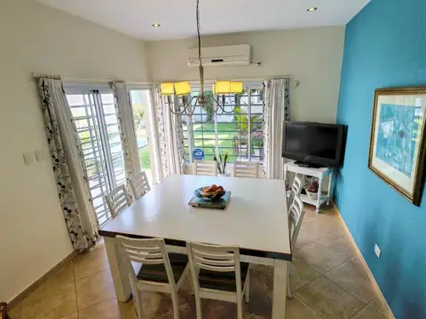 Casa 4 ambientes con 3 baños