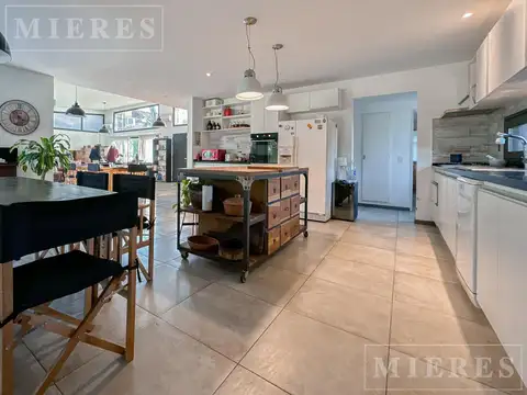 Casa 4 ambientes con 3 baños