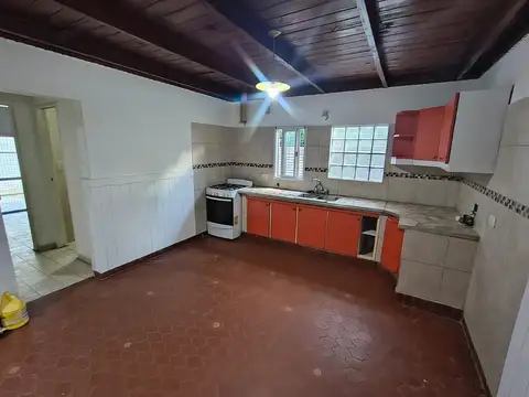 Depto Tipo Casa en Alquiler en Lomas de Zamora, $ 440.000
