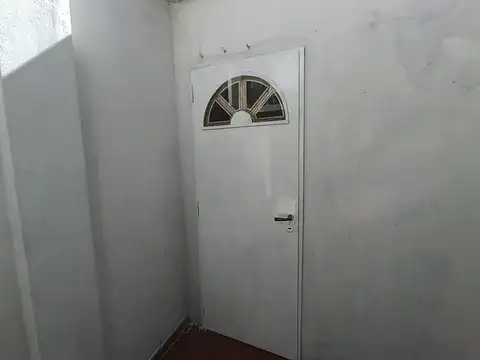 Depto Tipo Casa en Venta en Flores, USD 130.000