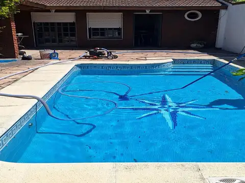 CASA  4 AMBIENTES PILETA QUINCHO COCHERAS S  