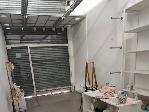 Local en Alquiler Via Púb.