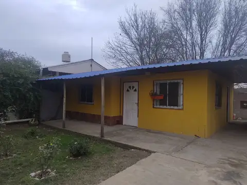 CASA CON EXCELENTE UBICSCION-A METROS DE ZONA COMERCIAL