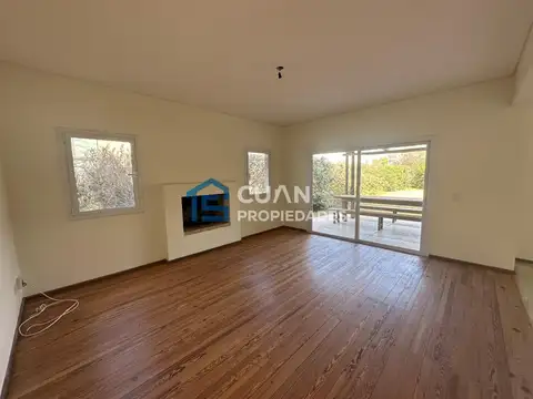 Casa en Alquiler con 4 cocheras