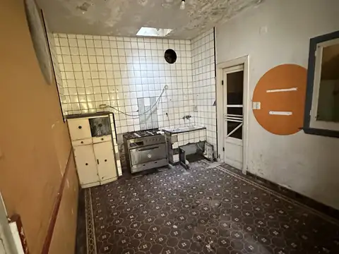 CASA AMERICANA A RECICLAR EN VENTA - IDEAL DESARROLLO INMOBILIARIO O EMPRENDIMIENTO COMERCIAL