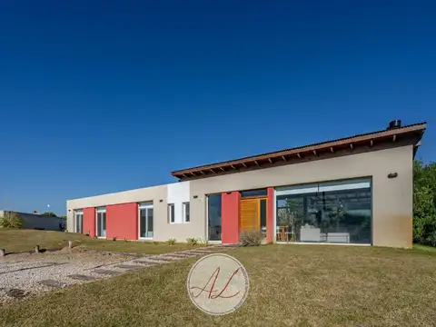 CASA EN VENTA EN COSTA ESMERALDA 