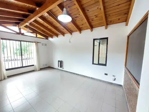 Casa en Alquiler con 1 cochera