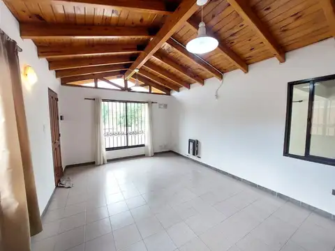 Casa 5 ambientes con 2 baños