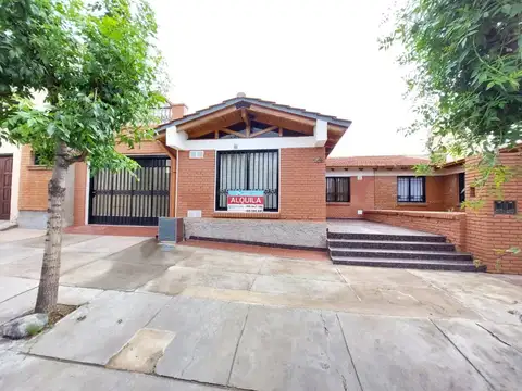 Casa en Alquiler de 3 dormitorios