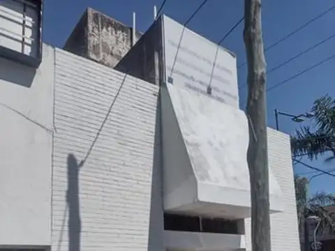 espectacular esquina sobre 202 y Richieri 400 m2