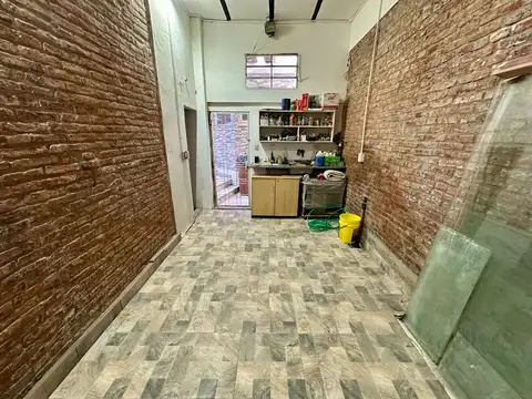 CASA CON LOCAL Y GARAGE AL FRENTE - IRIGOYEN 4091