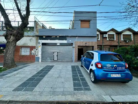 CASA CON LOCAL Y GARAGE AL FRENTE - IRIGOYEN 4091