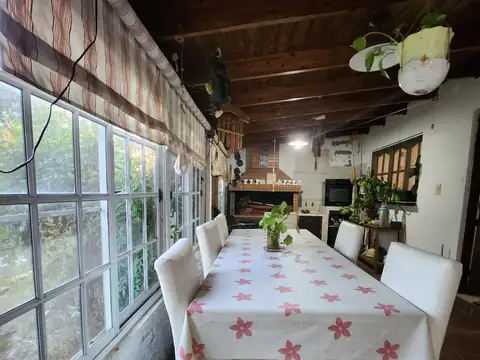 Casa en Alquiler con 1 cochera