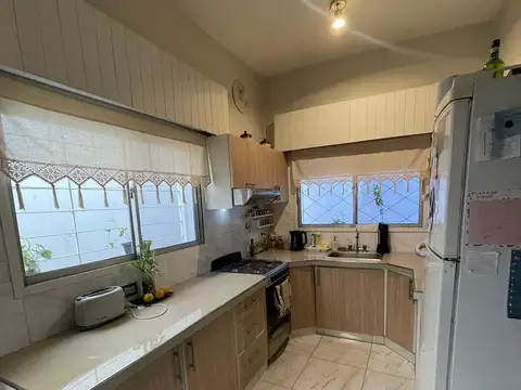Casa en venta de 3 ambientes con departamento y terraza