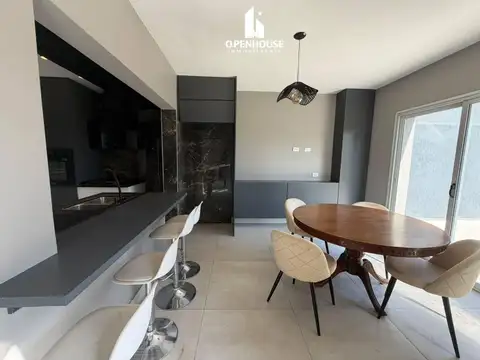 OPENHOUSE Group alquila moderna casa totalmente amoblada en Bº Lomas de Terrada