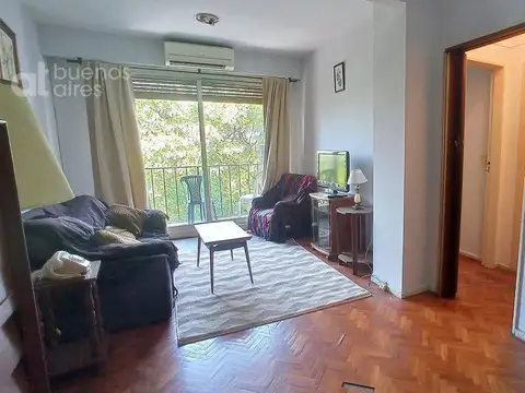 Centro. Departamento 2 ambientes con balcón. Alquiler temporario sin garantía.