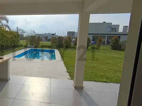 Casa 5 ambientes con 3 baños