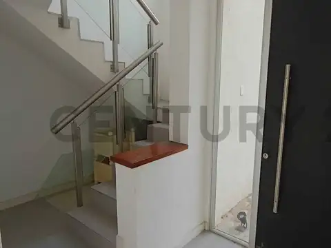 Casa en alquiler anual en Puertos del Lago Barrio Ceibos