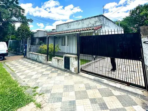 Casa en Alquiler con 1 cochera