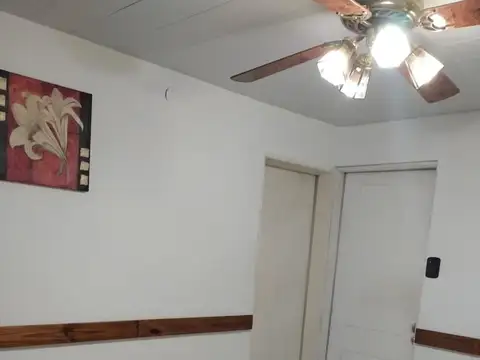 Casa 6 ambientes con 2 baños