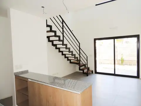 Depto Tipo Casa 2 ambientes con 1 baño