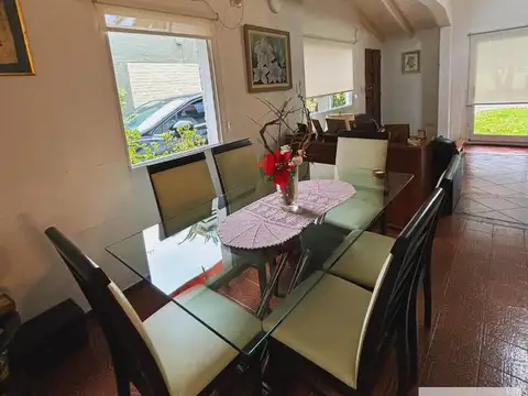 Casa en venta - 3 Dormitorios 2 Baños - Cochera - Berazategui