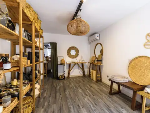 EN VENTA - CASA DE PASILLO DOS DORMITORIOS - BARRIO GRAL LAS HERAS