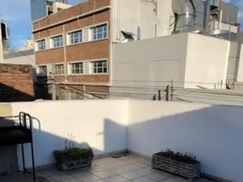 Saavedra, Ruiz Huidobro 2800, 3 amb, 120m2, triplex, u$s 1,000 + servicios. Acepta mascota cani...