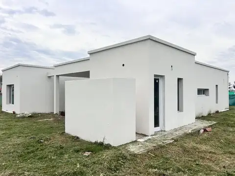 Oportunidad Venta ! Casa Hermosa a Terminar. 3dormitorios 3baños en San Vicente.