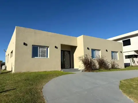 Excelente Casa En Venta En San Sebatian