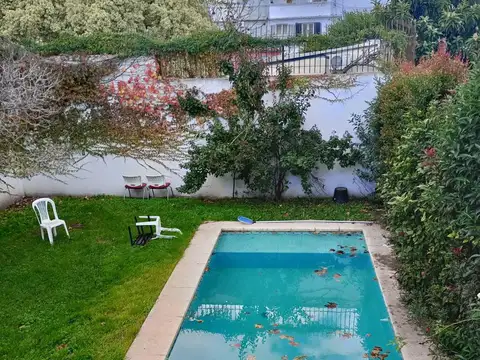Casa en Alquiler con 2 cocheras