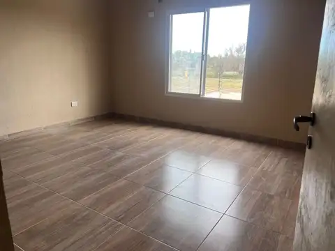 Casa 7 ambientes con 2 baños