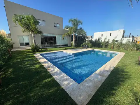 Venta casa barrio Santa Lucia Pilar del Este
