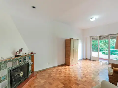 Departamento tipo Casa. Tres ambientes. Balcón. Villa Crespo
