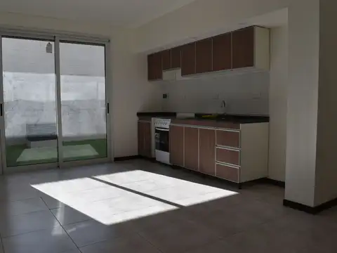 Departamento de 1 Dormitorio con Patio en Alquiler – Torre Mitre 2