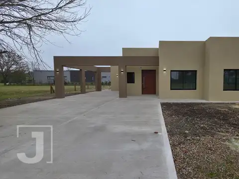 CASA EN VENTA | 3 DORMITORIOS | LOS ALCANFORES – PILAR