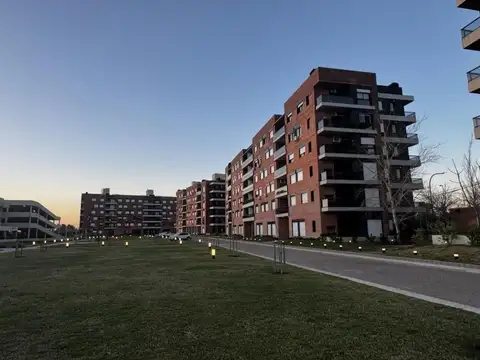 Av. L. Miglierini Los Pasos 624 , Piso 5