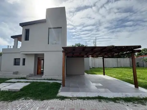 Casa en venta - 2 Dormitorios 3 Baños - Pergamino
