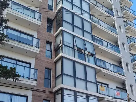 MODERNO MONOAMBIENTE CON COCHERA A POCOS MTS DEL MAR