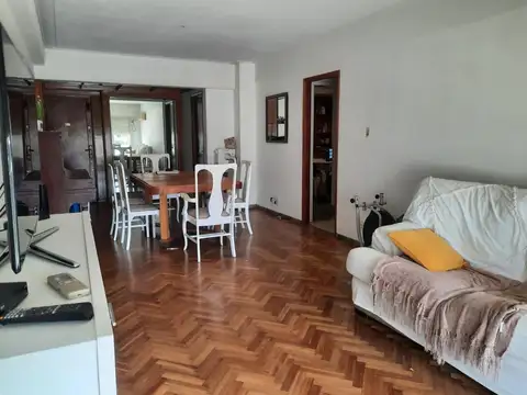 Comodísimo y funcional. 3 dormitorios + cochera.