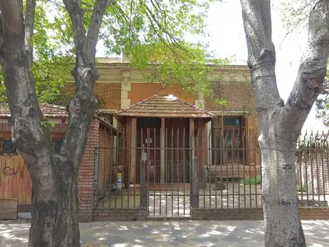 Propiedad 5 Amb  con cochera cubierta en VENTA