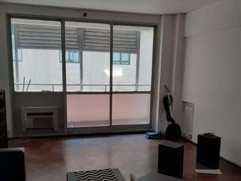 VENTA oficina Centrica con balcon cerrado