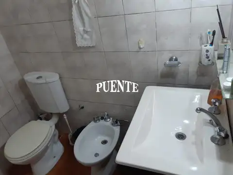 Casa 8 ambientes con 2 baños