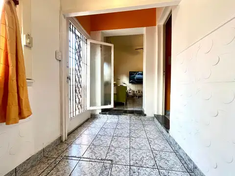 Depto Tipo Casa en Venta en Flores, USD 80.000