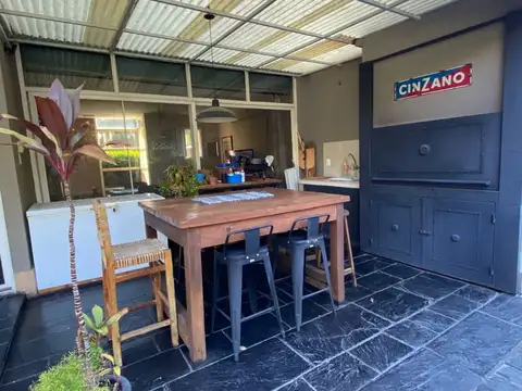 Casa en Venta con 4 cocheras