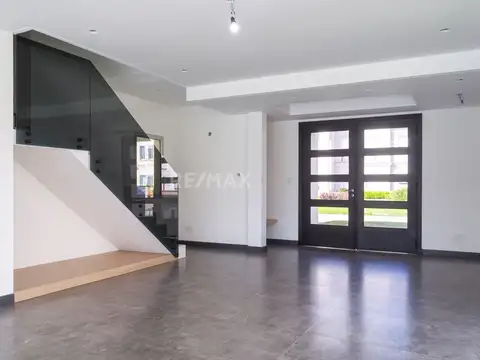 Casa en Alquiler 1 año