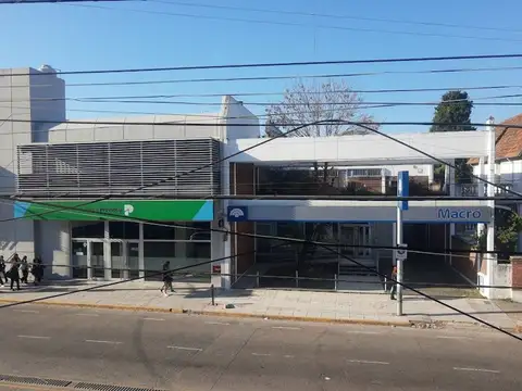 Casa 7 ambientes con 2 baños