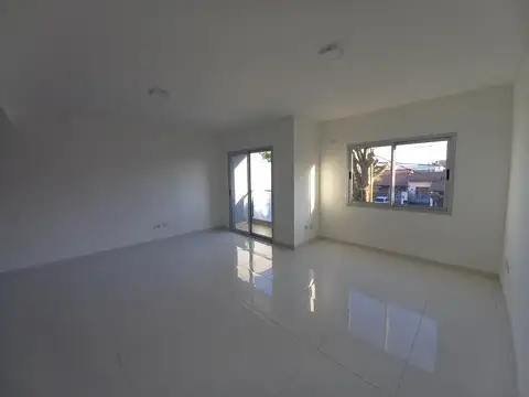 Departamento en Alquiler en Villa Luzuriaga, $ 390.000